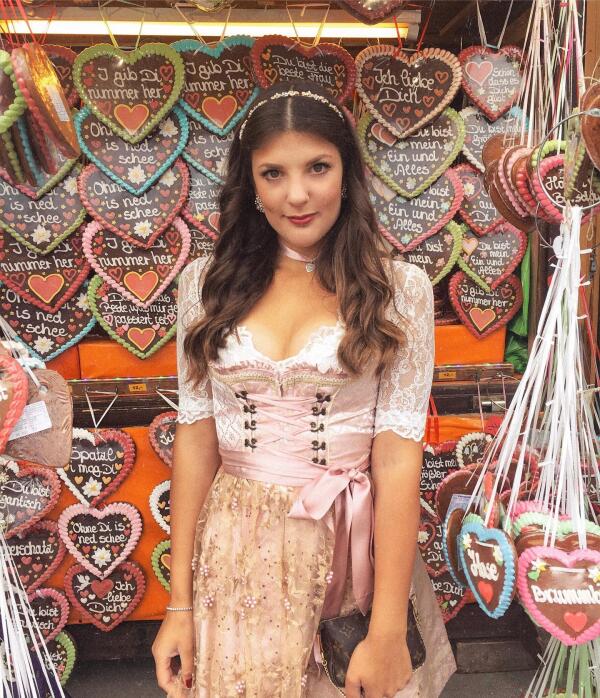 Dirndl Rosalia (60cm) in beige in de Krüger Dirndl Online Shop